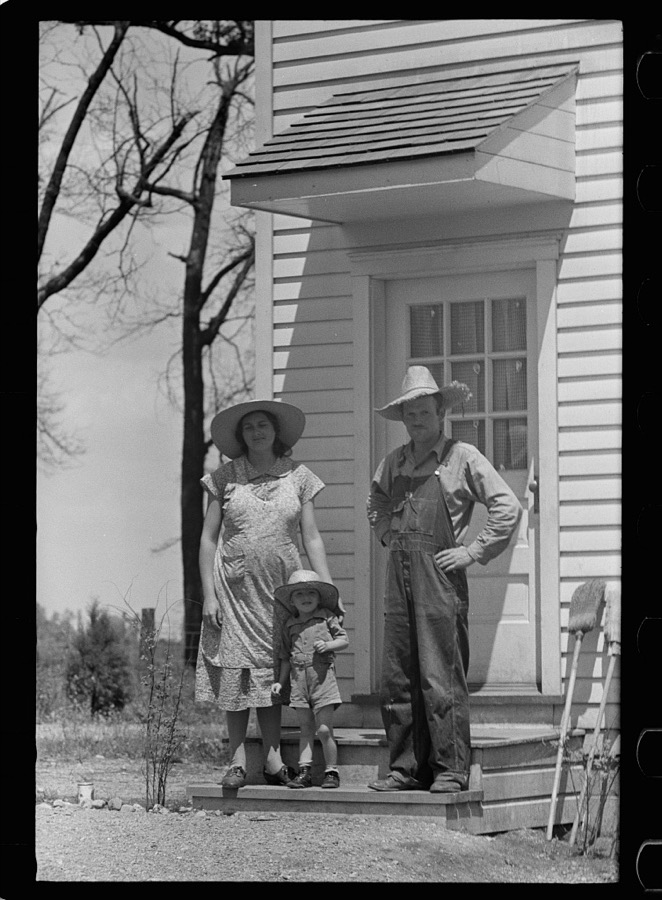 Homesteaders with family, Scioto Farms, Ohio