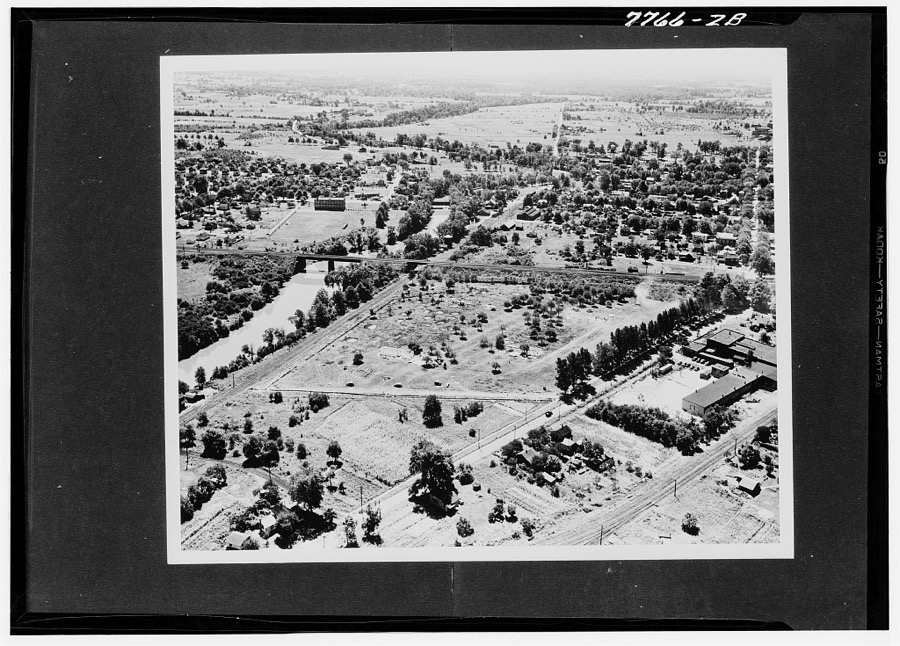 Ravenna, Ohio. Ravenna ordnance plant (Official U.S. Army photo, Region 3)