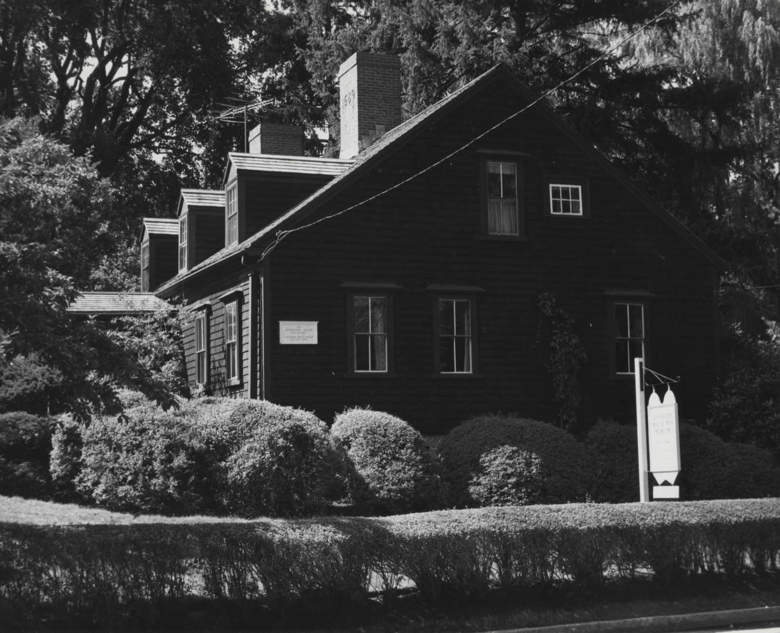 Sanderson House and Munroe Tavern, photograph from the federal nomination