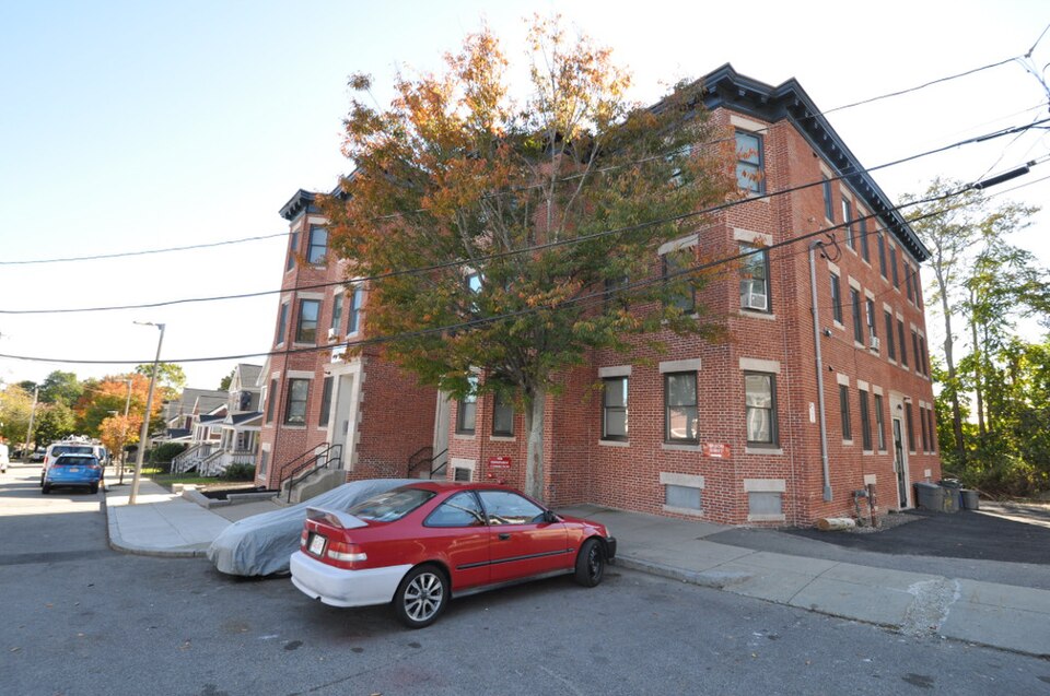 Photograph of Benjamin Silverman Apartments