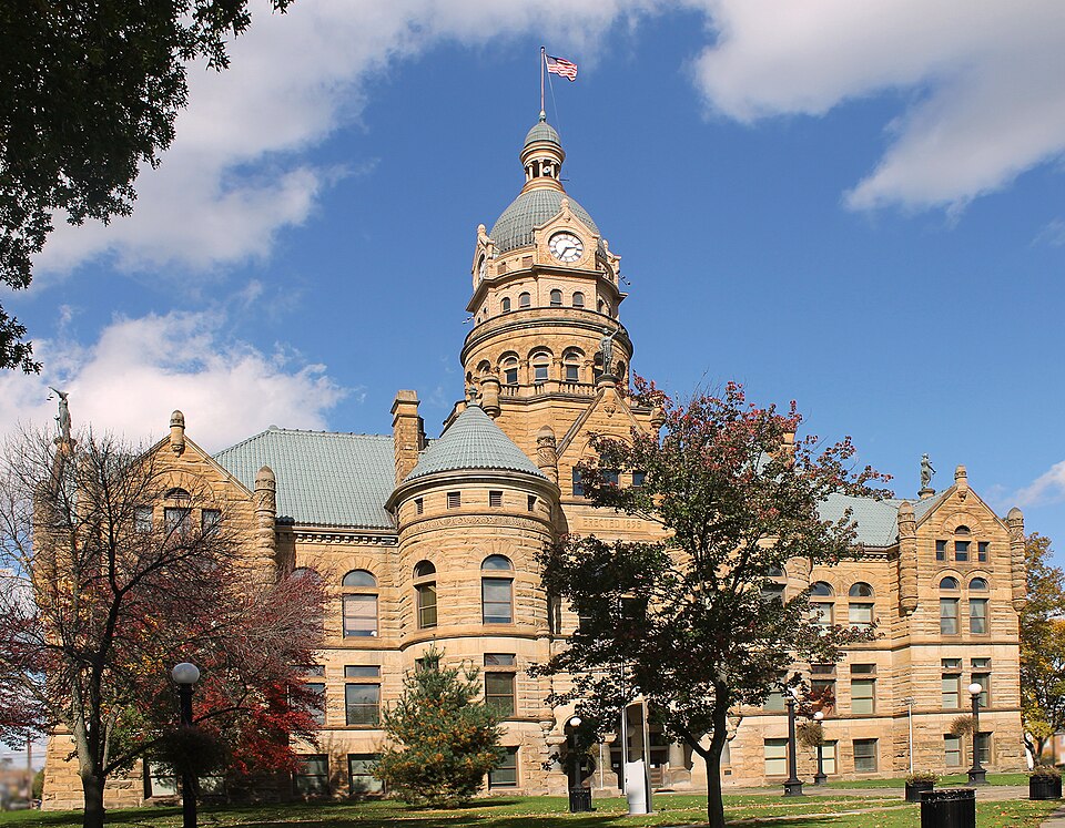 Photograph of Trumbull County Courthouse