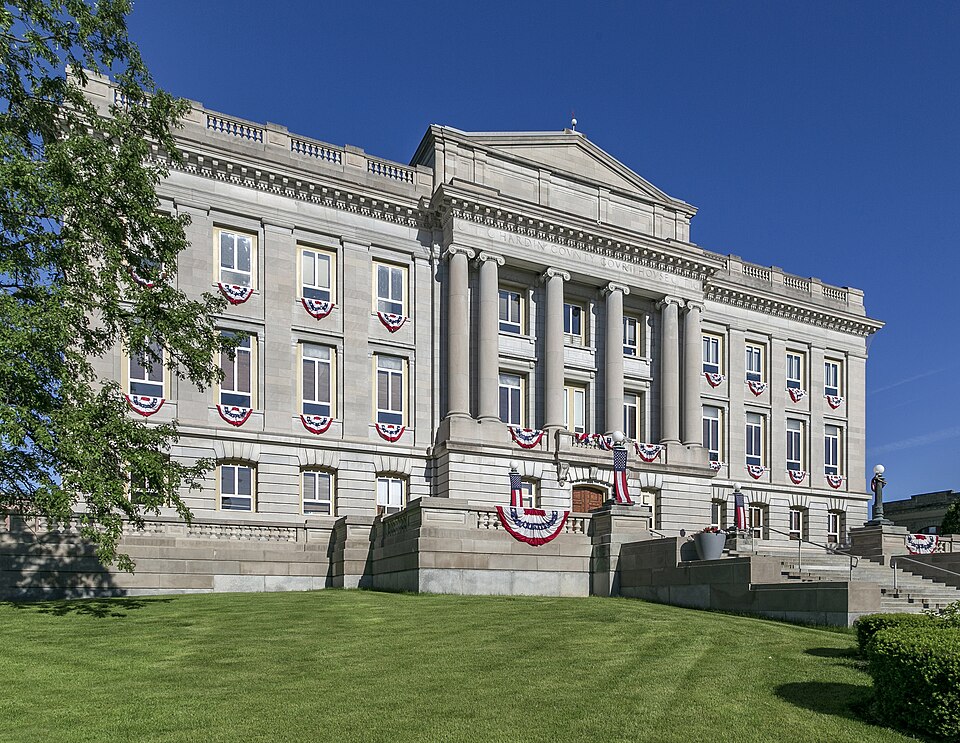 Photograph of Hardin County Courthouse