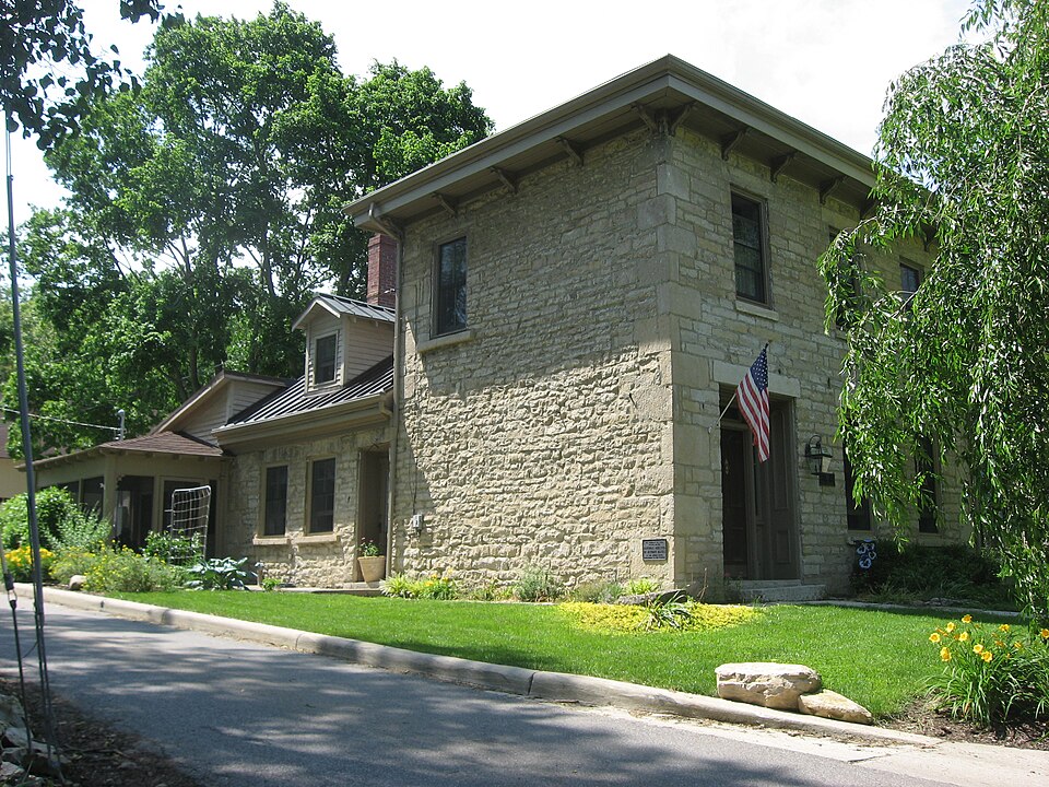 Photograph of Chapman-Hutchinson House