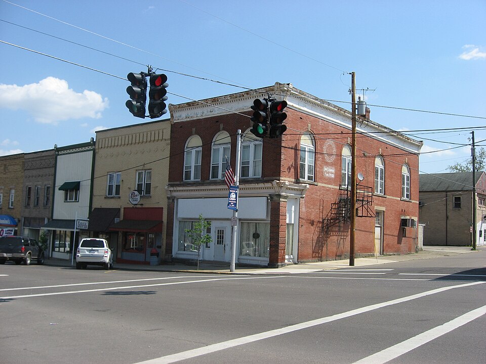 Photograph of Old Davis and Dague Grocery Store