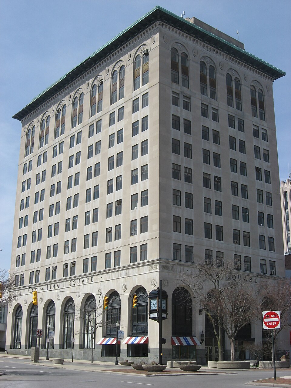 Photograph of First National Bank and Trust Building
