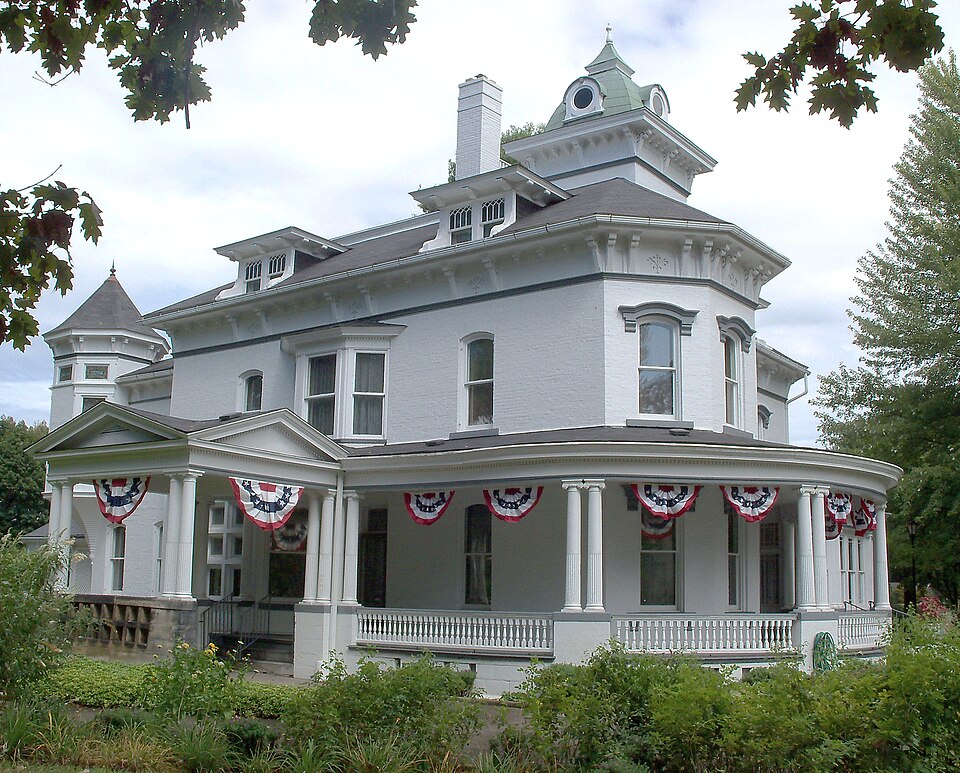 Photograph of Jeremiah Reeves House and Carriage House