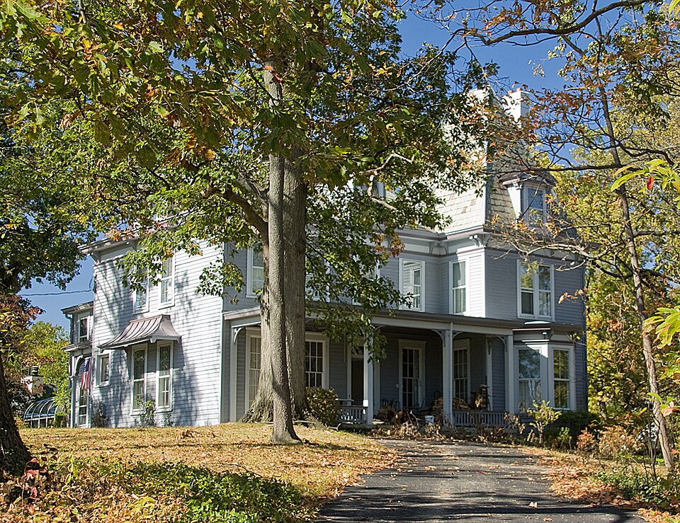 Photograph of Luethstrom-Hurin House