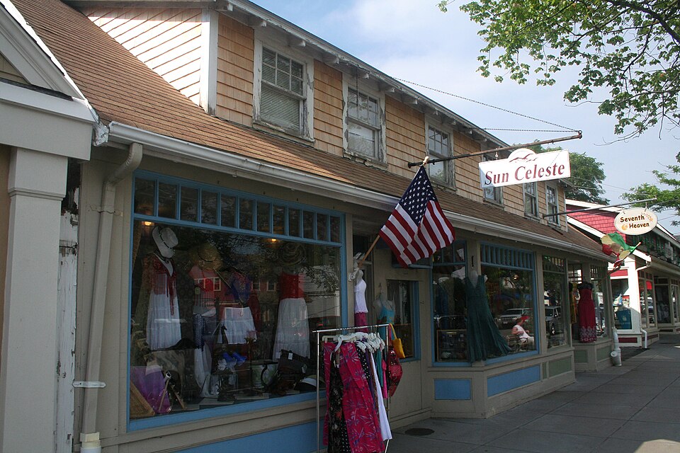 Photograph of Building at 614 Main Street