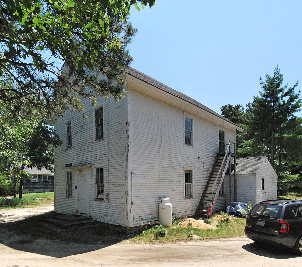 Photograph of Pond Hill School