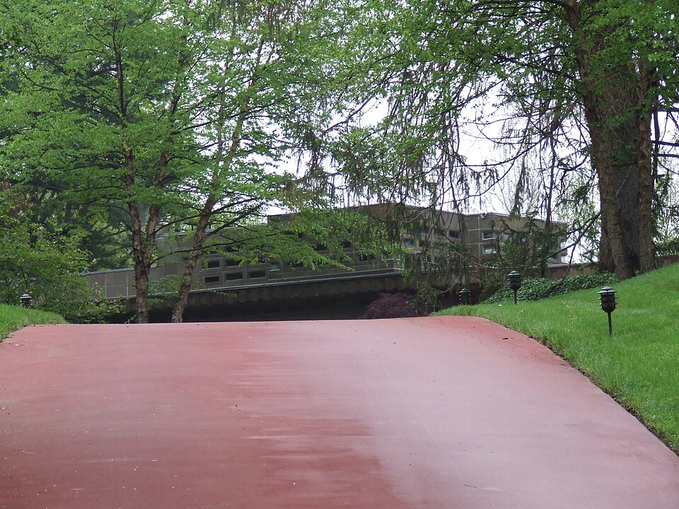 Photograph of Gerald B. and Beverley Tonkens House