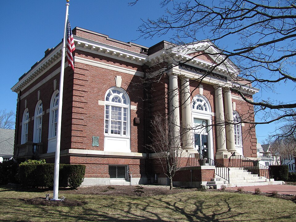Photograph of Lucius Clapp Memorial