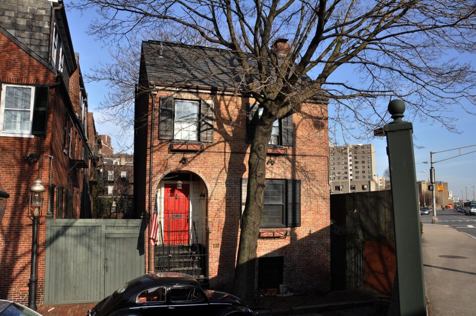 Photograph of House at 1 Bay Street