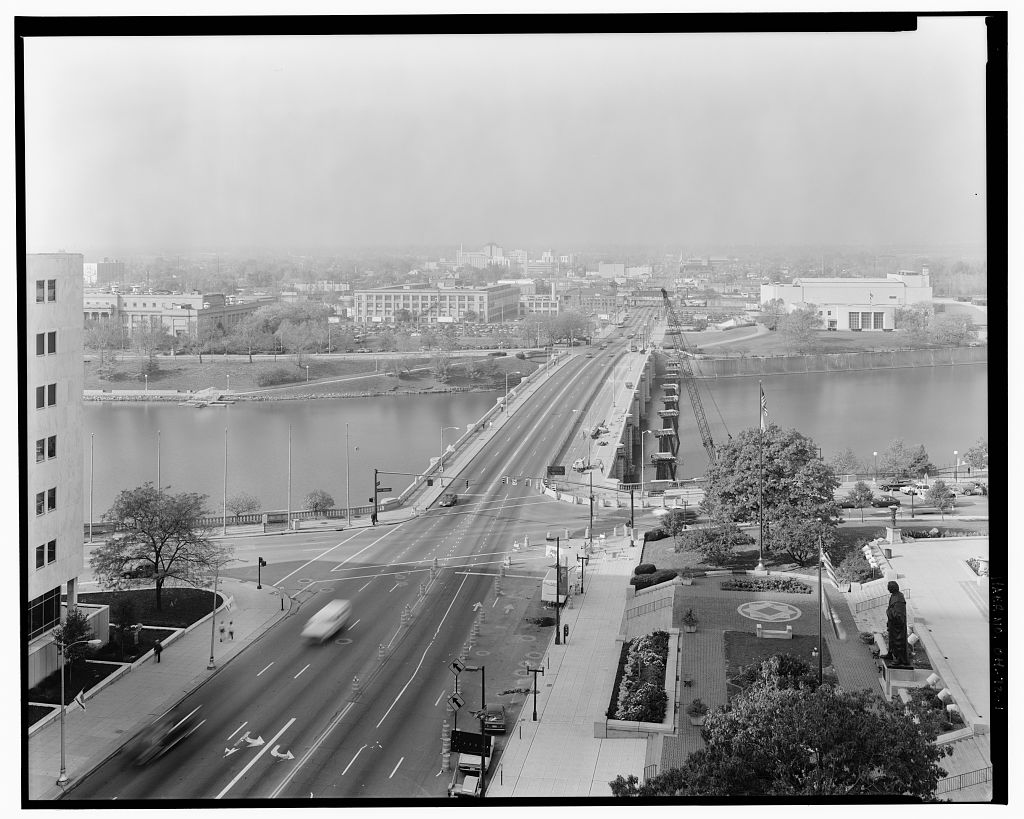 Broad Street Bridge, photograph filed with the federal survey